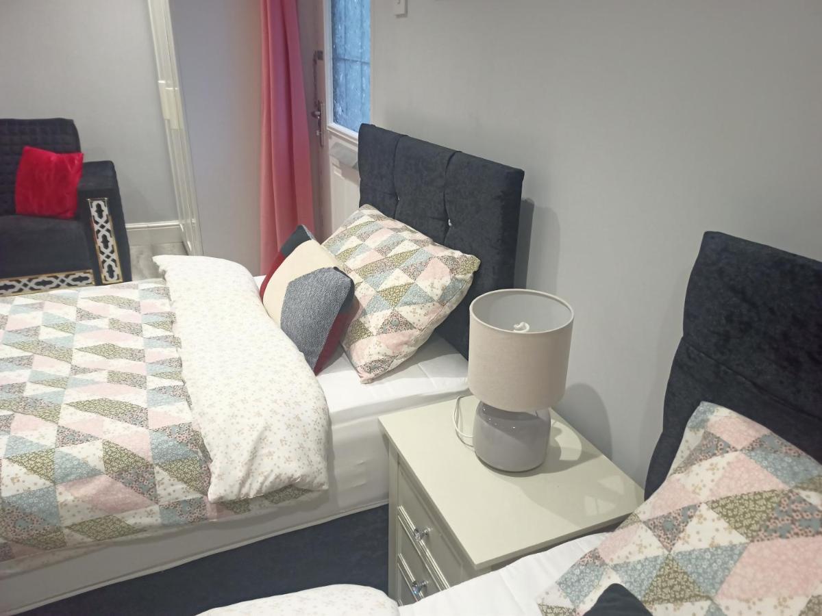 Homey Studio In Newport Perfect For Couples & Travelers Екстериор снимка