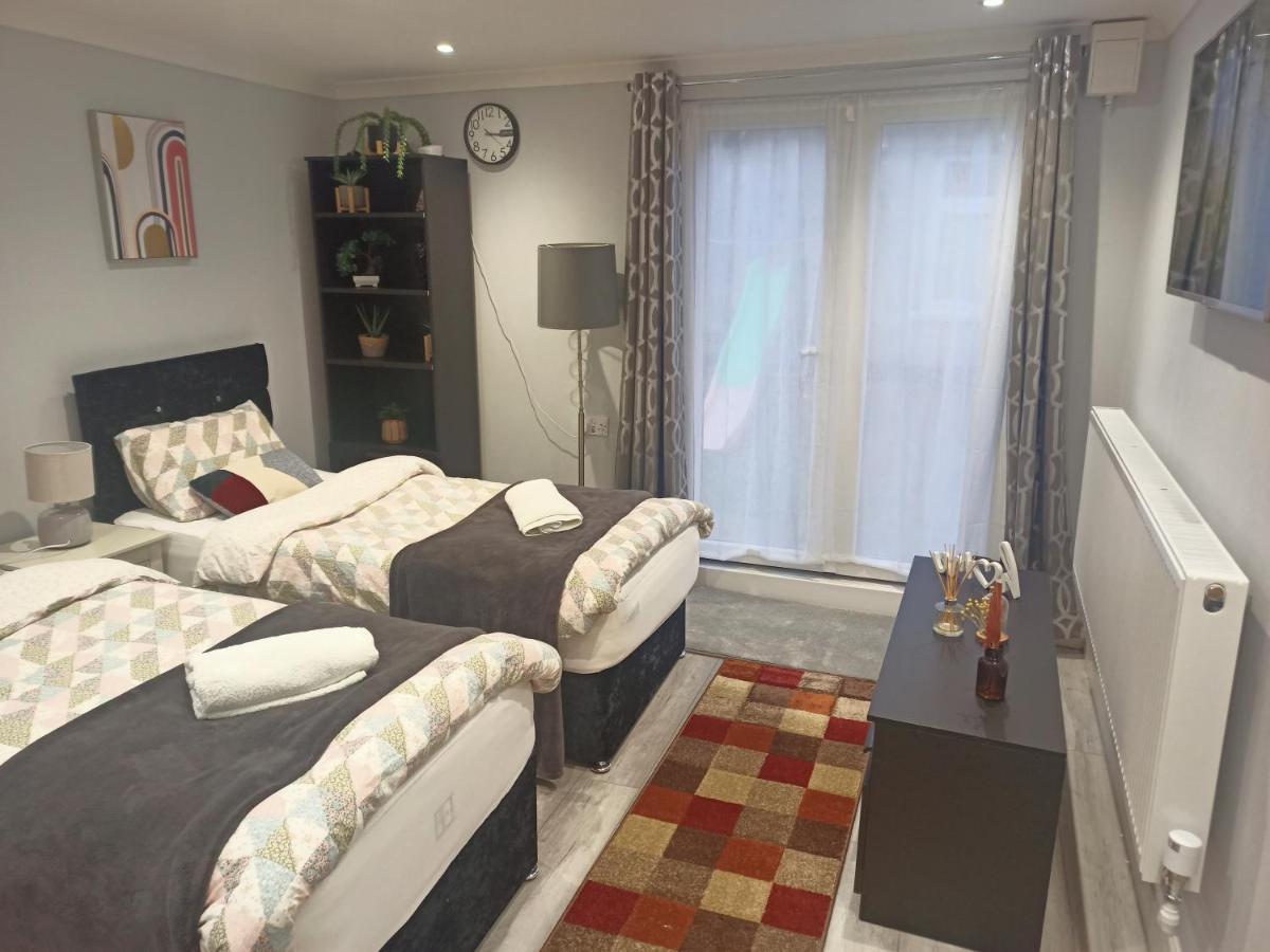 Homey Studio In Newport Perfect For Couples & Travelers Екстериор снимка