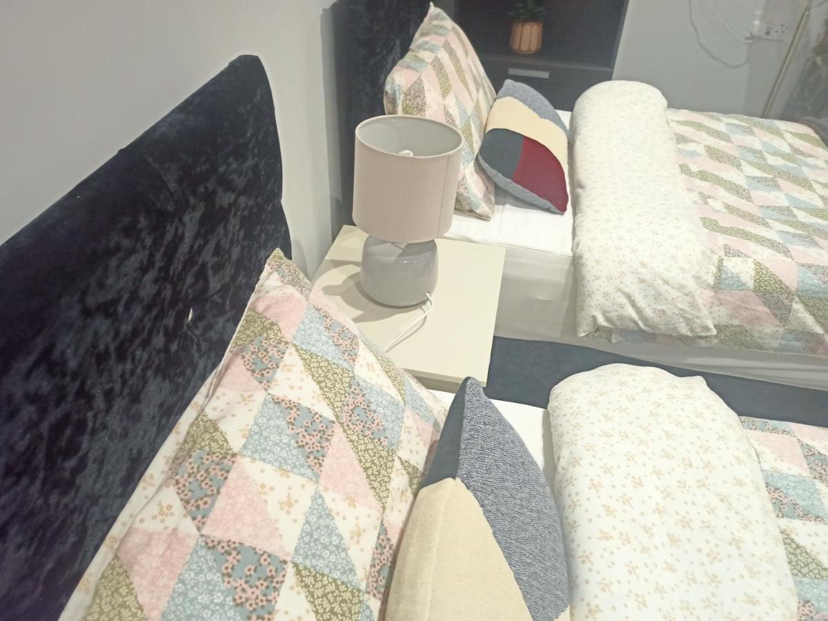 Homey Studio In Newport Perfect For Couples & Travelers Екстериор снимка