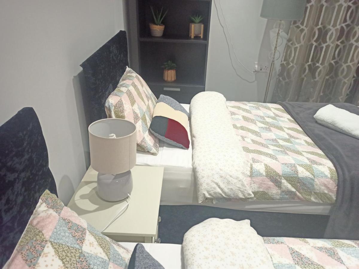 Homey Studio In Newport Perfect For Couples & Travelers Екстериор снимка