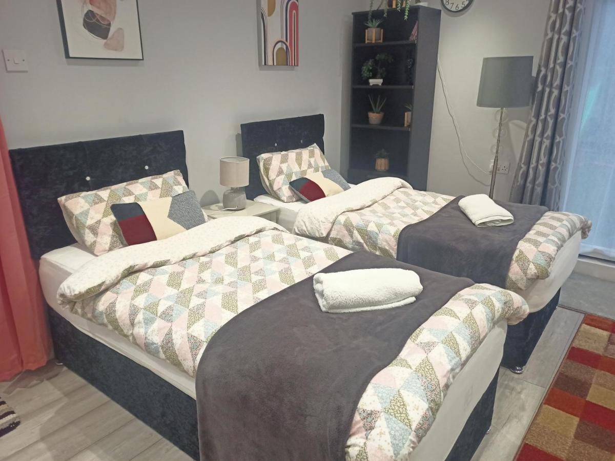 Homey Studio In Newport Perfect For Couples & Travelers Екстериор снимка