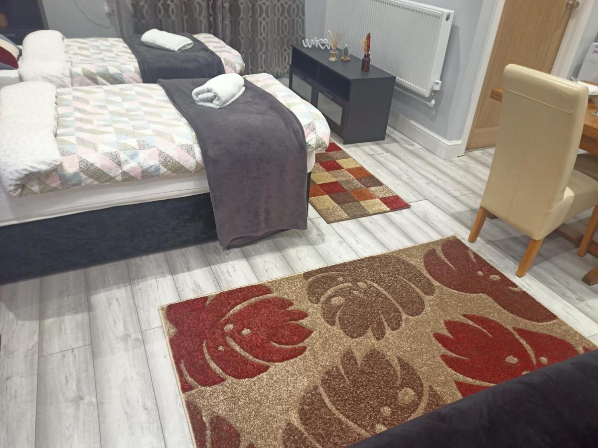 Homey Studio In Newport Perfect For Couples & Travelers Екстериор снимка