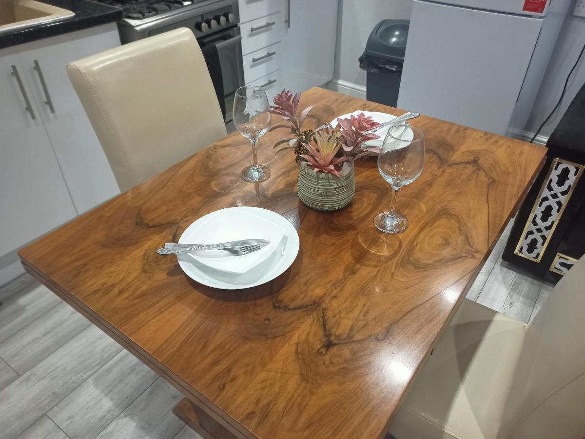 Homey Studio In Newport Perfect For Couples & Travelers Екстериор снимка