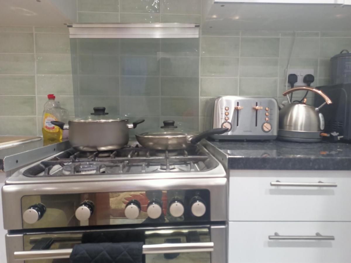 Homey Studio In Newport Perfect For Couples & Travelers Екстериор снимка