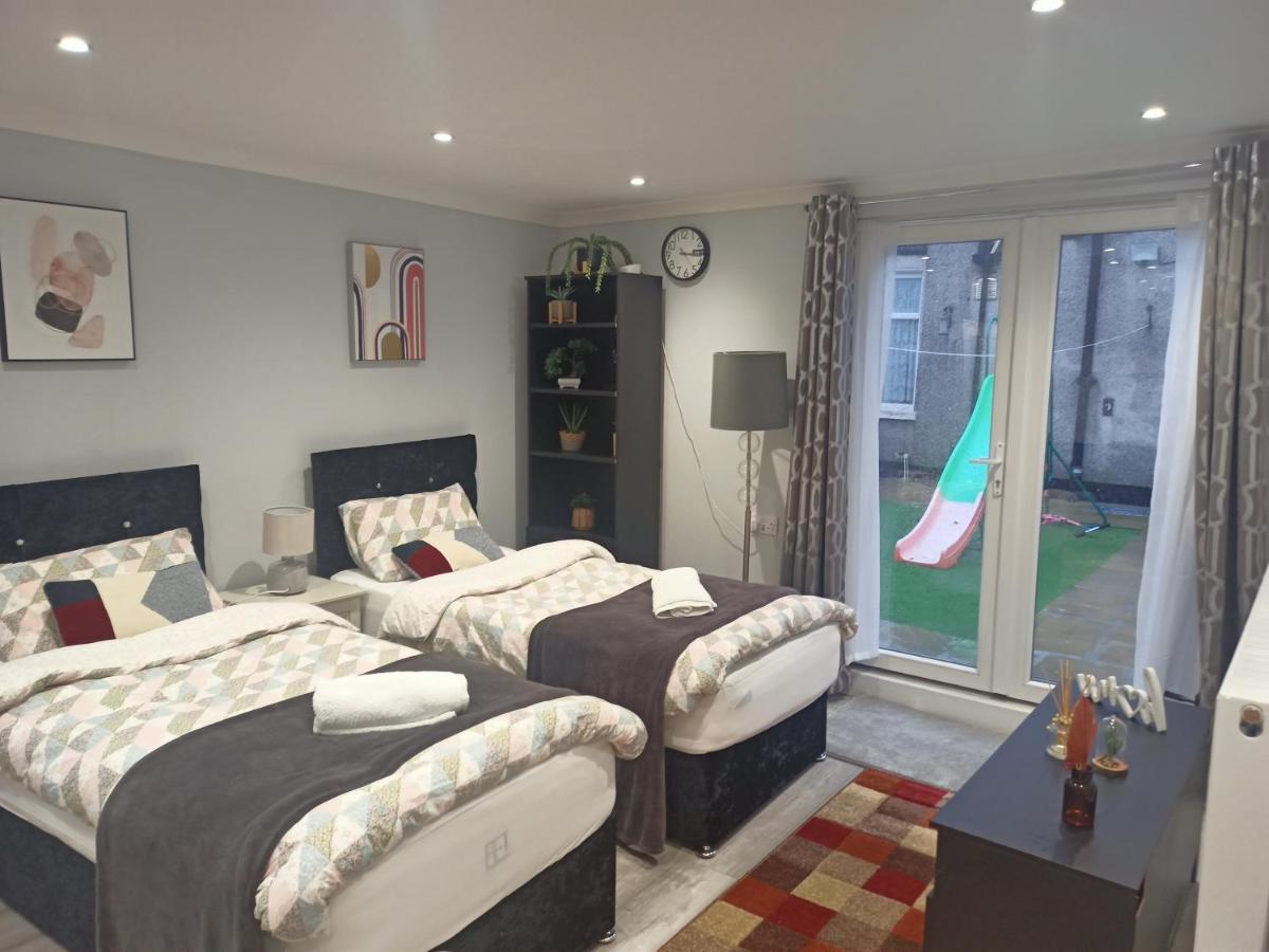 Homey Studio In Newport Perfect For Couples & Travelers Екстериор снимка