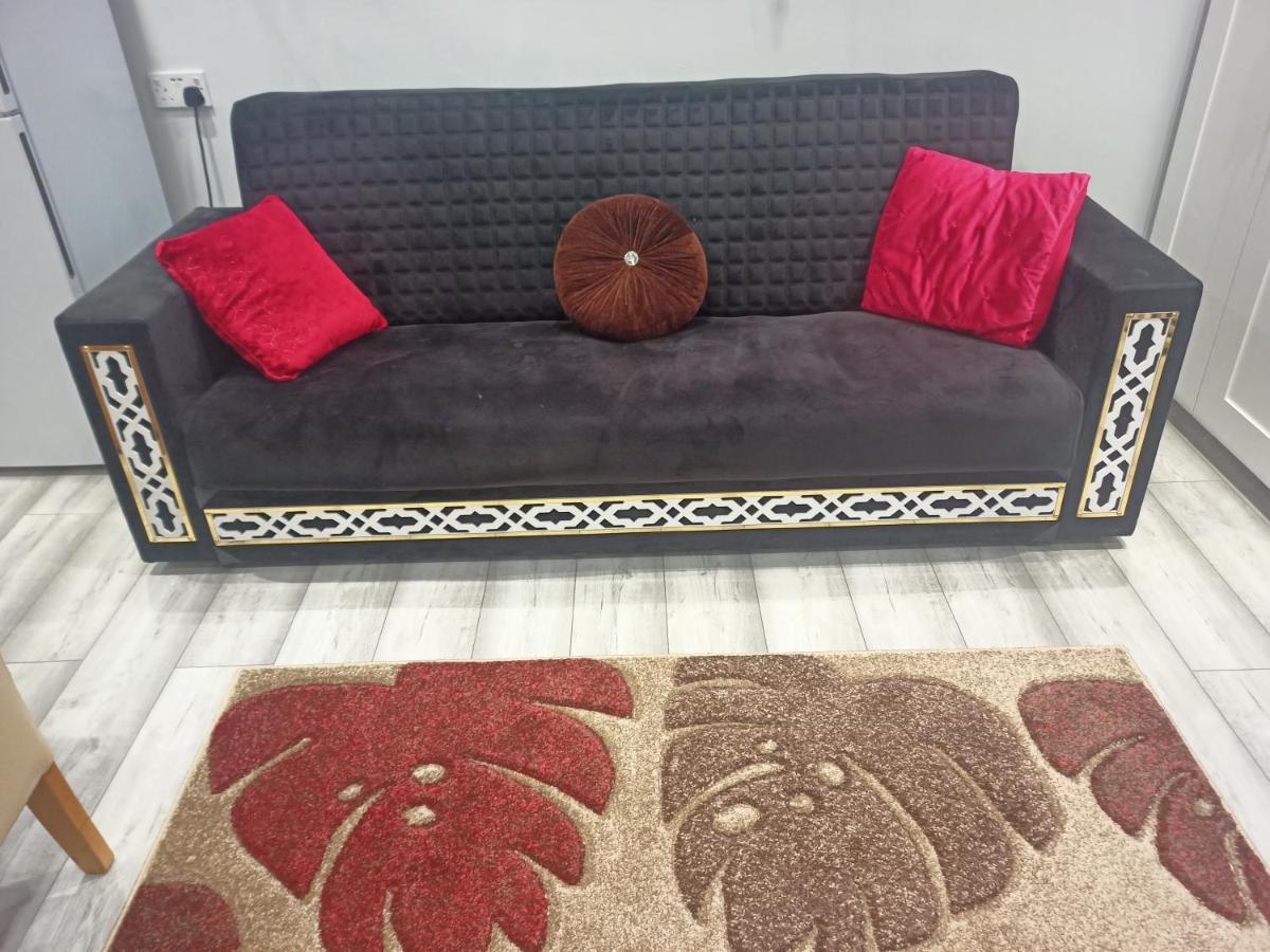 Homey Studio In Newport Perfect For Couples & Travelers Екстериор снимка