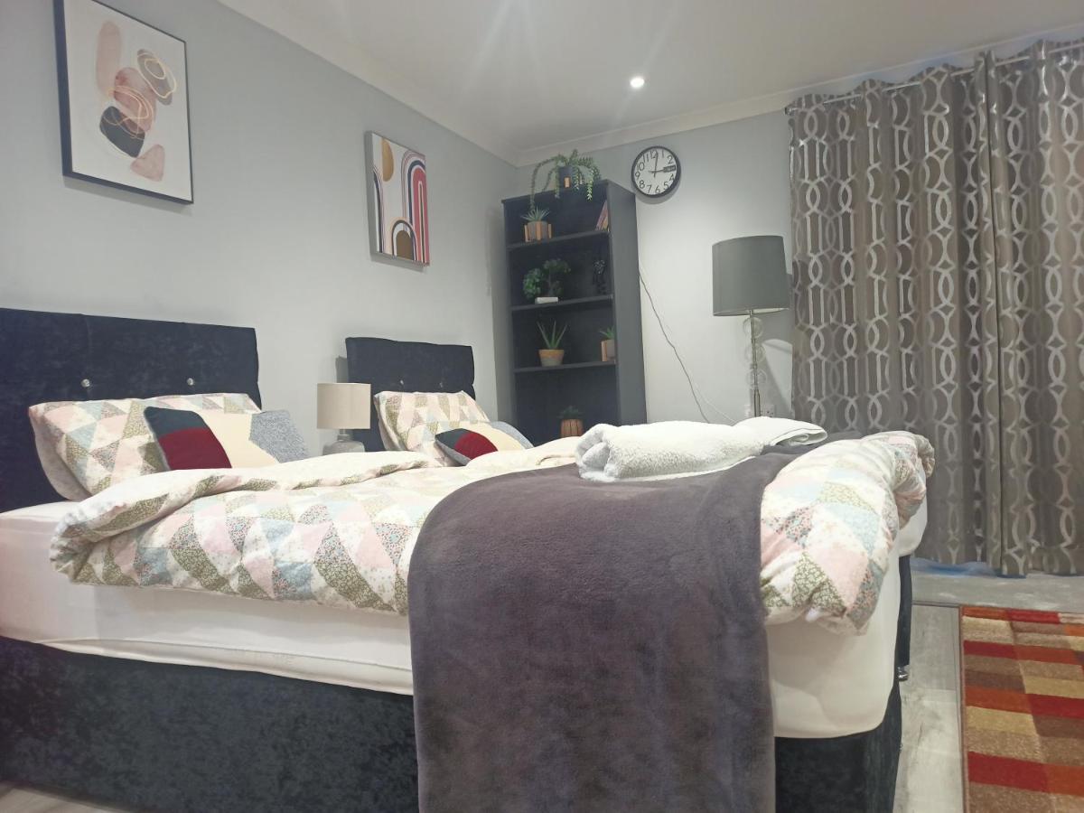 Homey Studio In Newport Perfect For Couples & Travelers Екстериор снимка