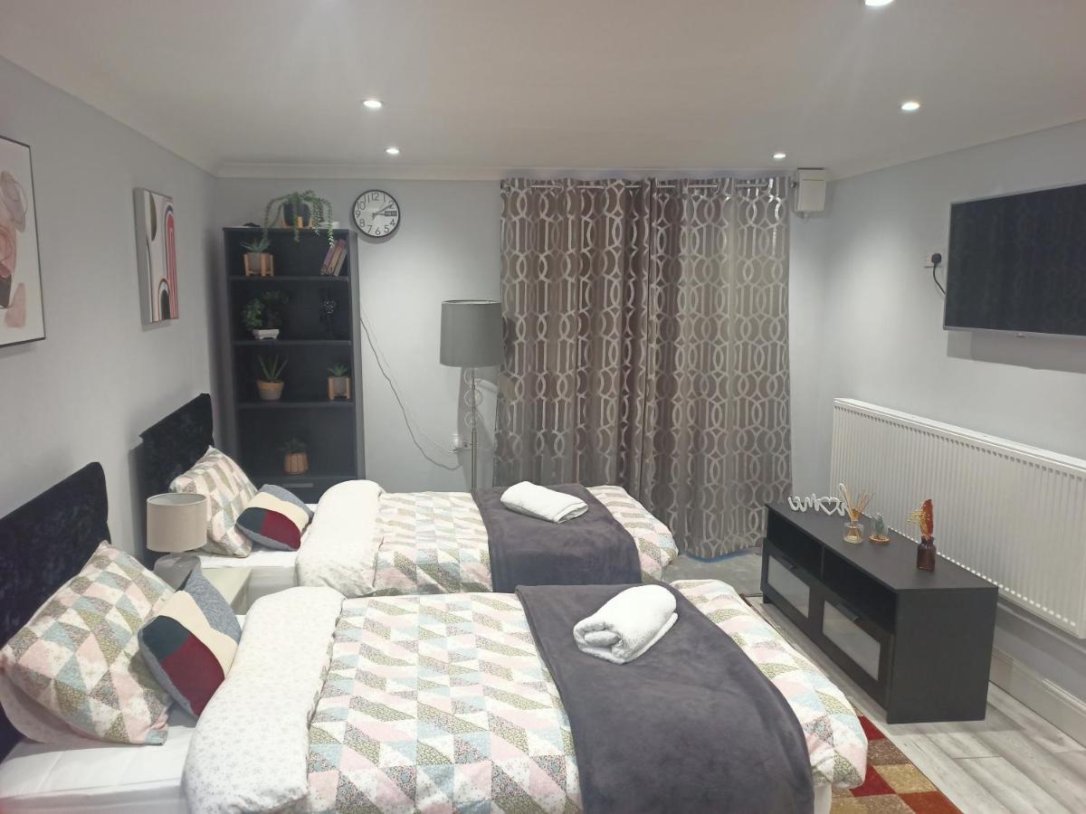Homey Studio In Newport Perfect For Couples & Travelers Екстериор снимка