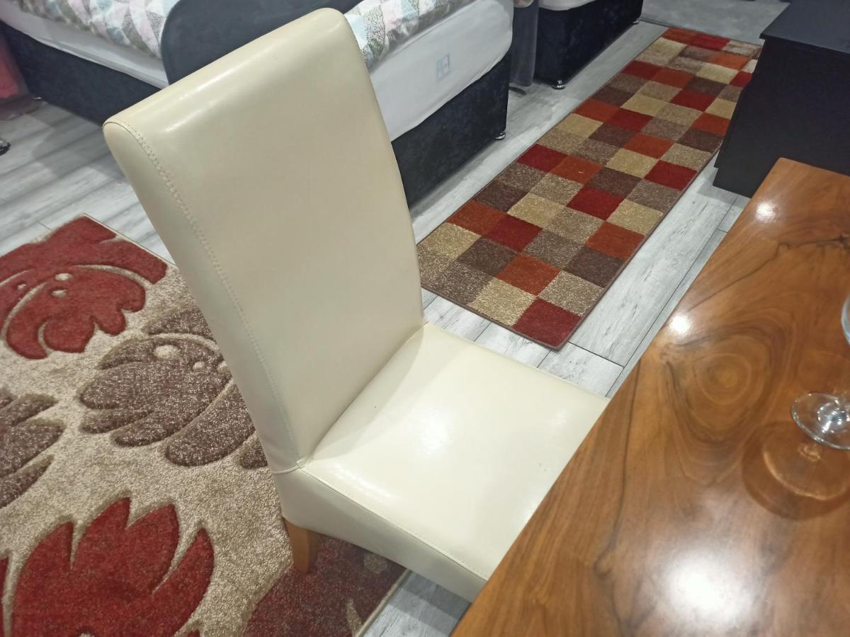 Homey Studio In Newport Perfect For Couples & Travelers Екстериор снимка