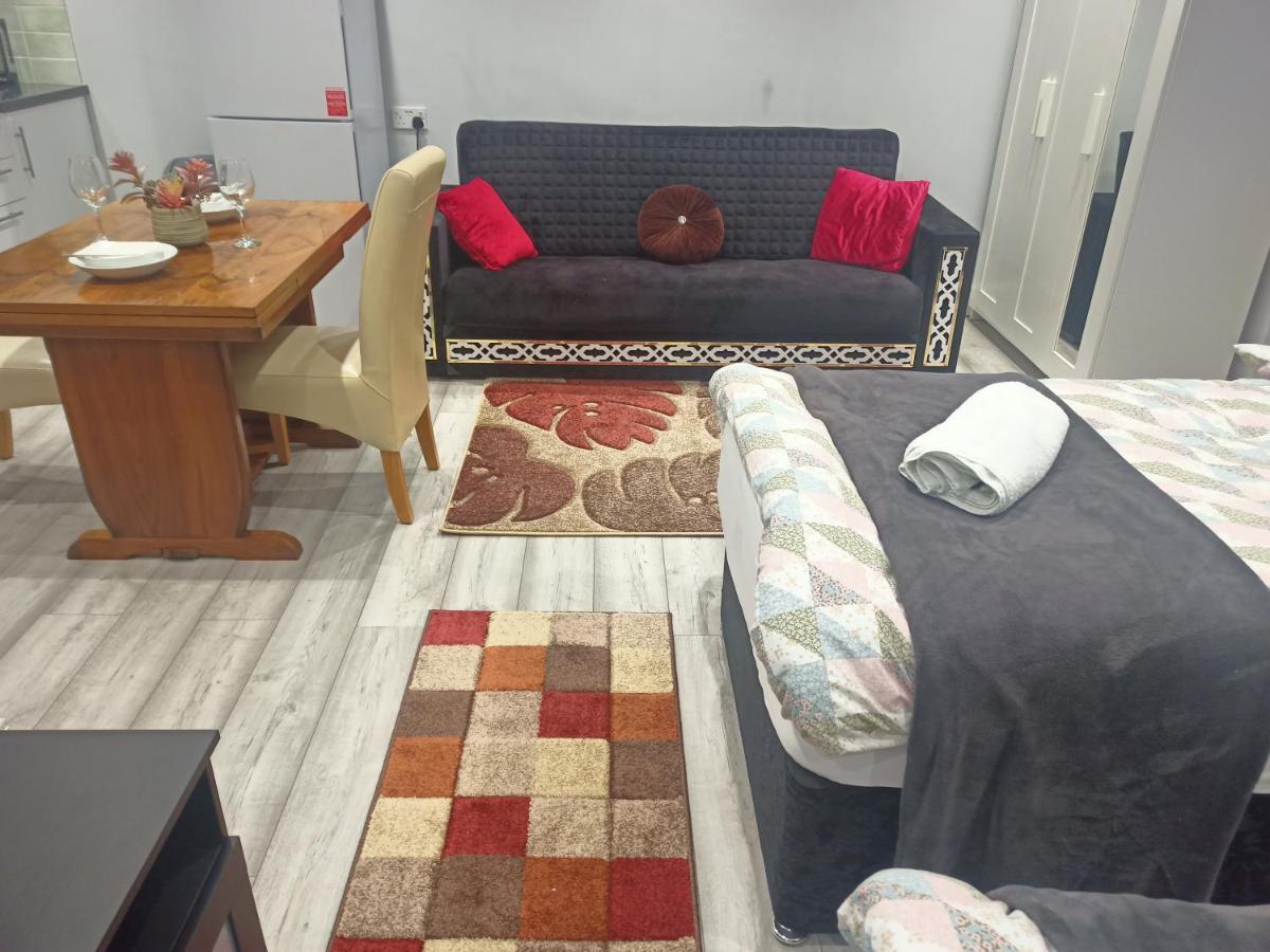 Homey Studio In Newport Perfect For Couples & Travelers Екстериор снимка