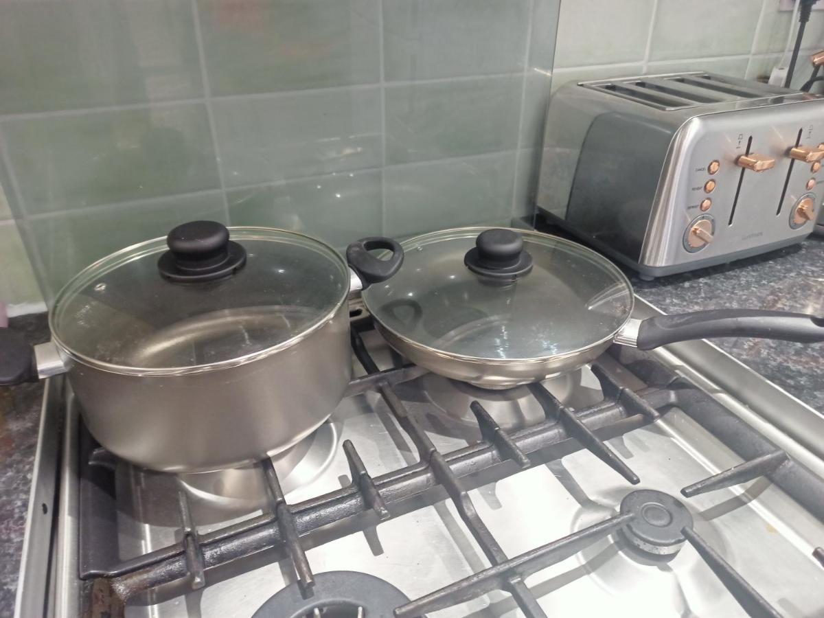 Homey Studio In Newport Perfect For Couples & Travelers Екстериор снимка