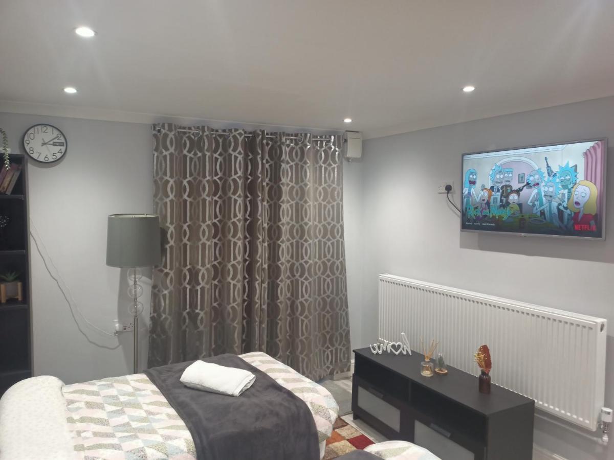 Homey Studio In Newport Perfect For Couples & Travelers Екстериор снимка