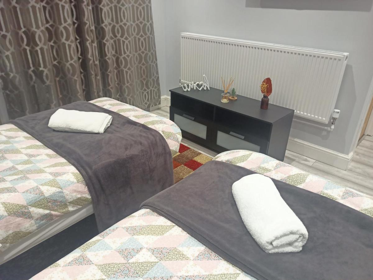 Homey Studio In Newport Perfect For Couples & Travelers Екстериор снимка