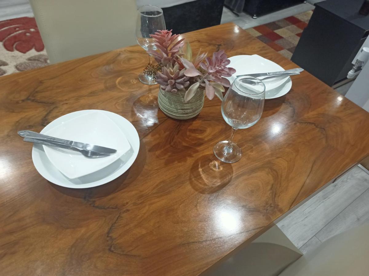Homey Studio In Newport Perfect For Couples & Travelers Екстериор снимка
