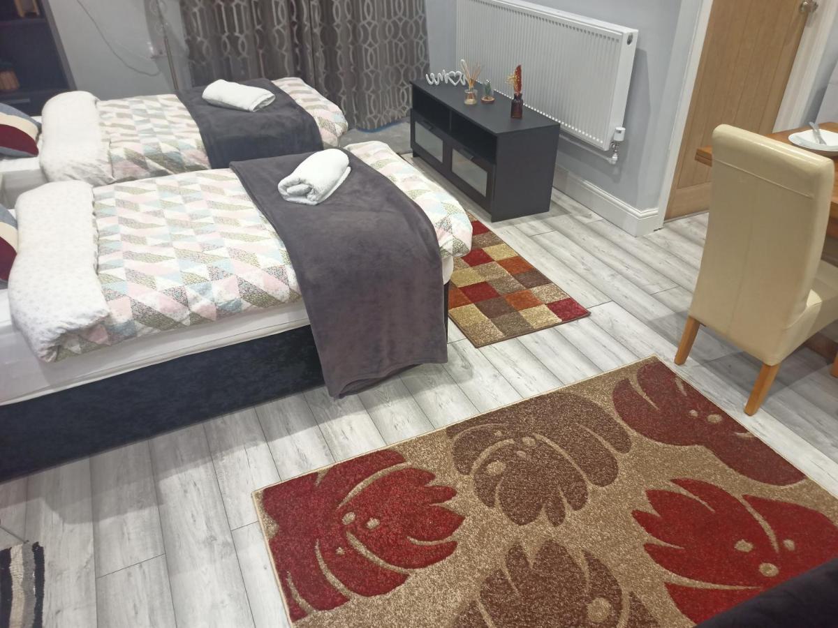 Homey Studio In Newport Perfect For Couples & Travelers Екстериор снимка