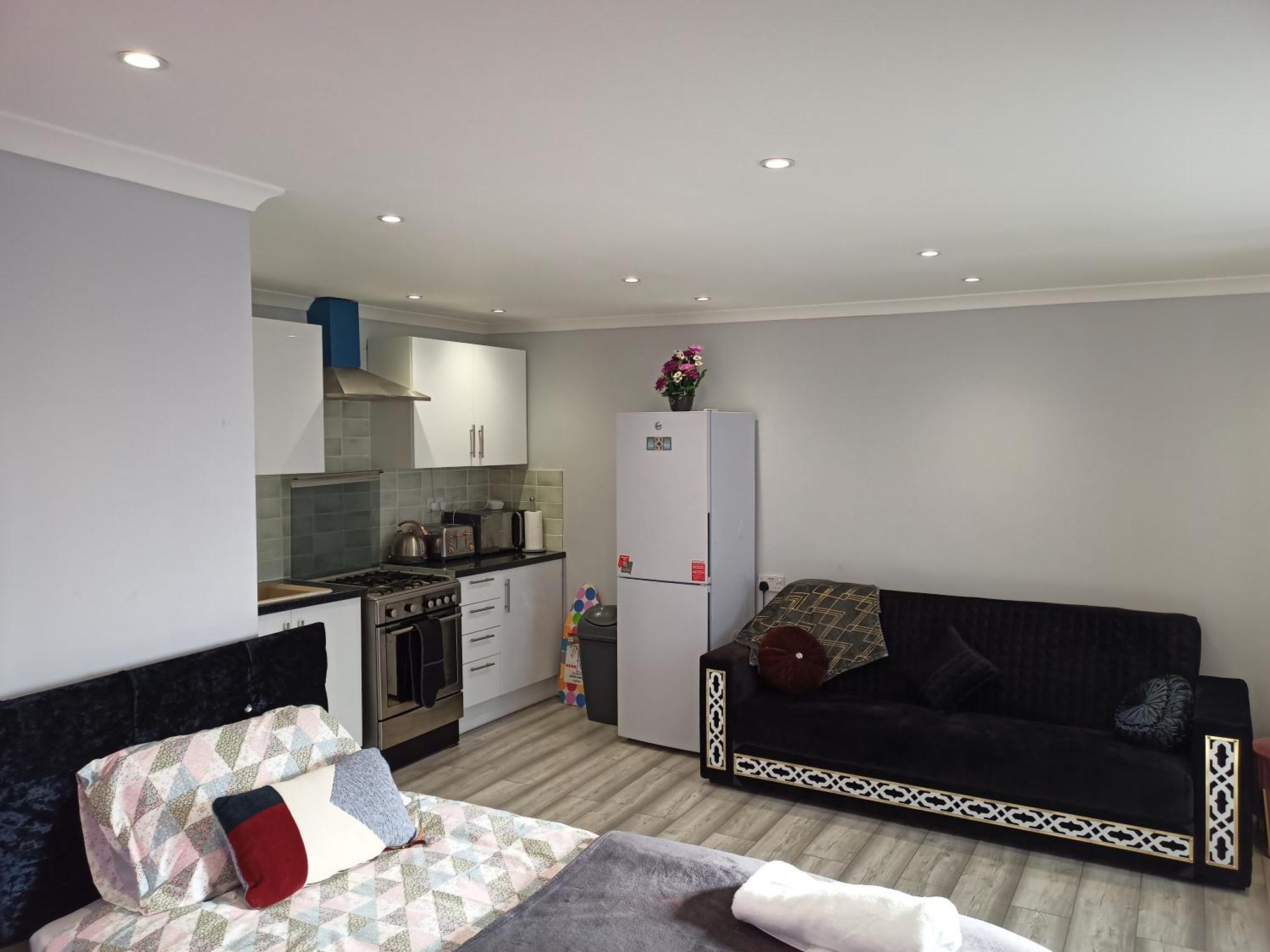 Homey Studio In Newport Perfect For Couples & Travelers Екстериор снимка
